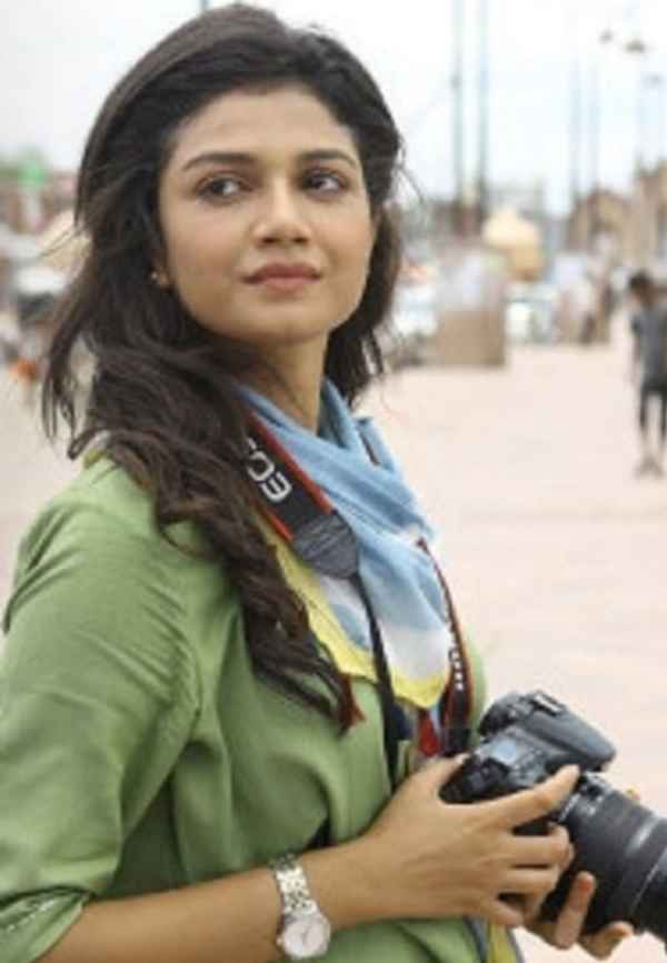 Daawat-e-Biryani Poster 6