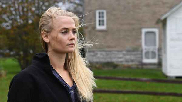 Deadly Shores Poster 1