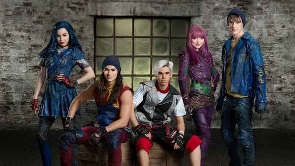 Descendants 2 Poster 2