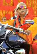 Dharam Sankat Mein Poster 6