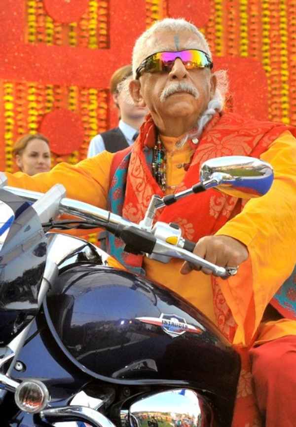 Dharam Sankat Mein Poster 6