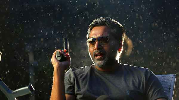 Dhuruvangal Pathinaaru Poster 1