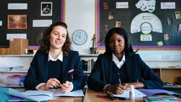 Dọlápọ̀ Is Fine Poster 3