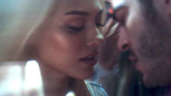 Don't Leave Poster 1