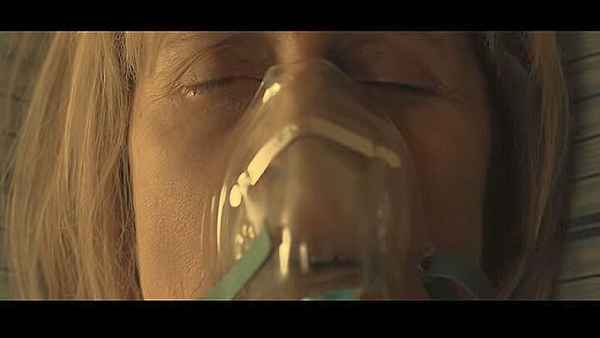 Don't Open Your Eyes Poster 2