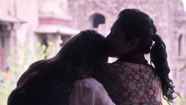 Ek Ladki Ko Dekha Toh Aisa Laga Poster 1