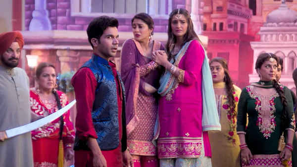 Ek Ladki Ko Dekha Toh Aisa Laga Poster 4