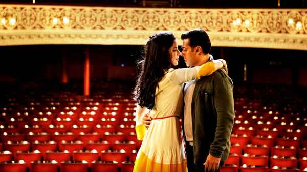 Ek Tha Tiger Poster 5