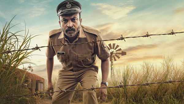 Ela Veezha Poonchira Poster 3