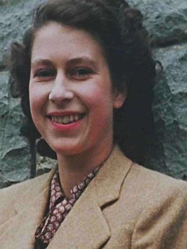 Elizabeth: The Unseen Queen Poster 5