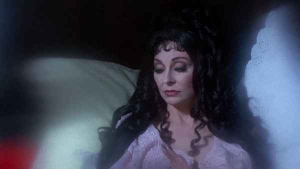 Elvira's Haunted Hills Poster 7