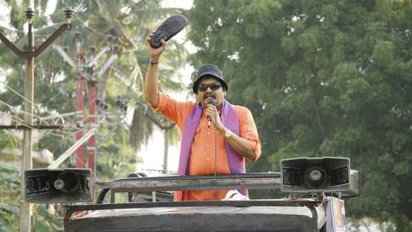 En Aaloda Seruppa Kaanom Poster 1