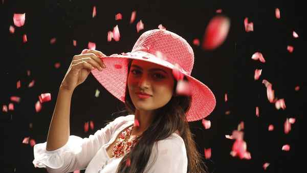 En Aaloda Seruppa Kaanom Poster 2