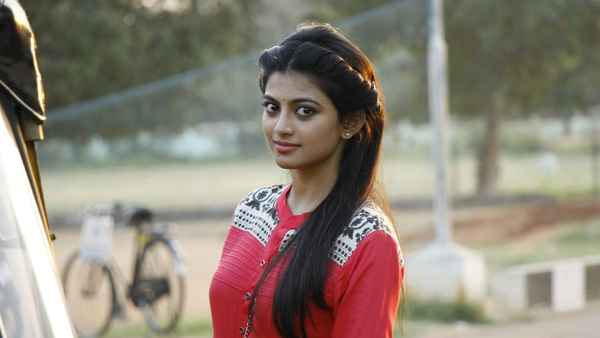 En Aaloda Seruppa Kaanom Poster 4