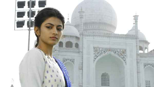 En Aaloda Seruppa Kaanom Poster 6