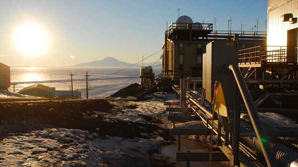 Encounters at the End of the World Poster 3