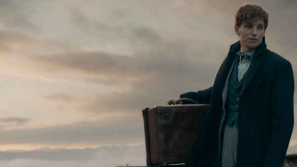 Fantastic Beasts: The Secrets of Dumbledore Poster 6