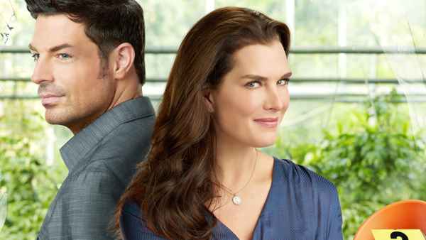 Flower Shop Mystery: Mum's the Word Poster 1