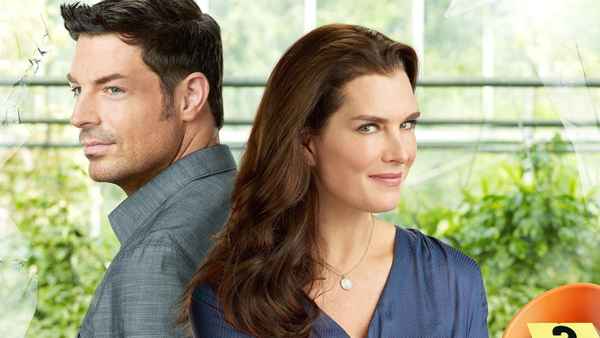 Flower Shop Mystery: Mum's the Word Poster 5