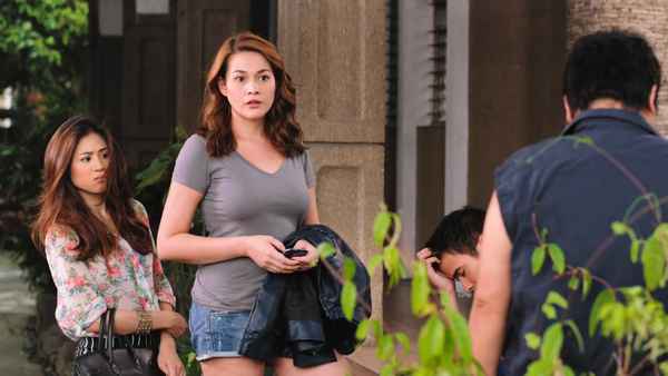 Four Sisters and a Wedding Poster 3