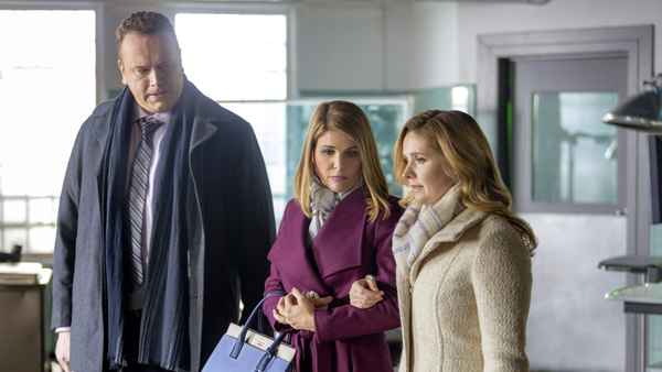 Garage Sale Mystery: The Beach Murder Poster 5