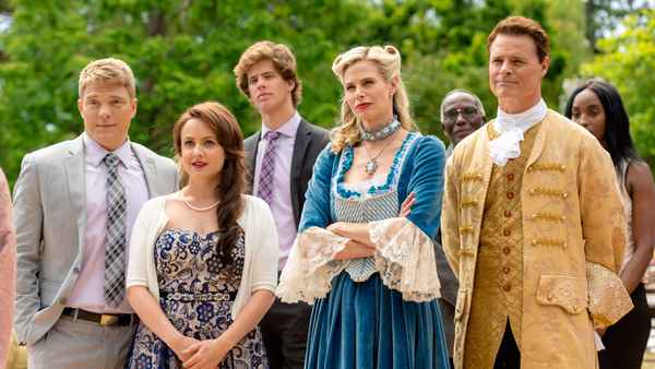 Gourmet Detective: Eat, Drink and Be Buried Poster 3