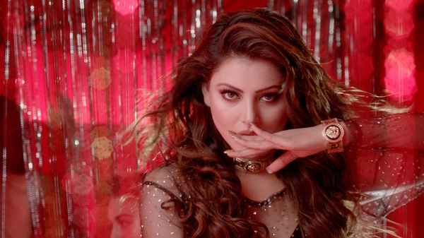 Hate Story IV Poster 4