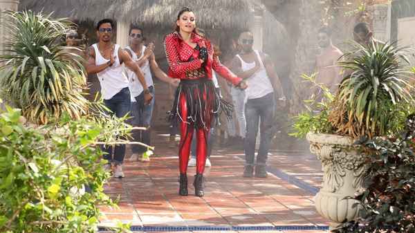 Hate Story IV Poster 1