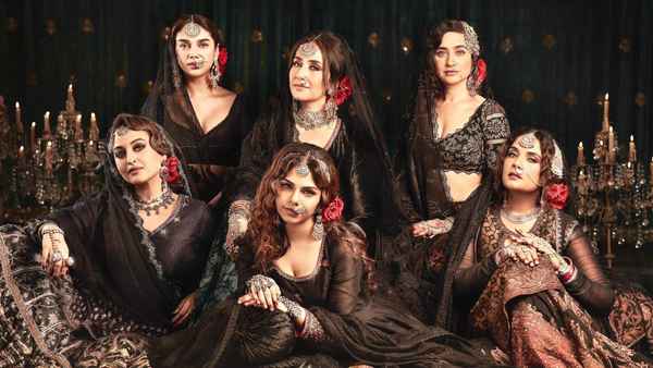 Heeramandi: The Diamond Bazaar (हीरामंडी: द डायमंड बाज़ार) Poster 2