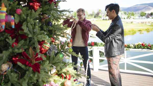 High School Musical: The Musical: The Holiday Special Poster 6