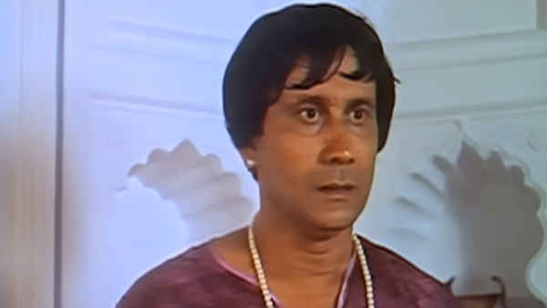 Hirak Rajar Deshe Poster 3