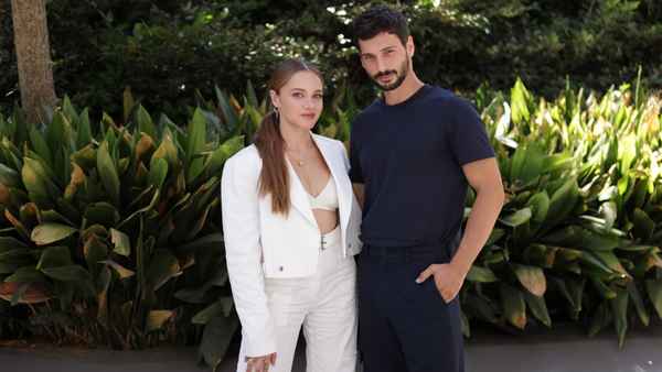 Hudutsuz Sevda Poster 1