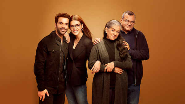 Hum Do Hamare Do Poster 6