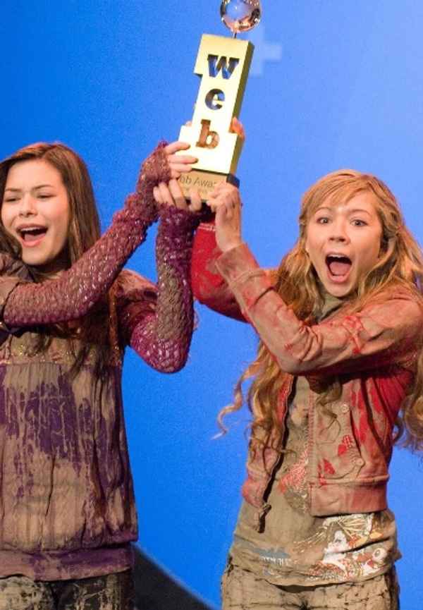 iCarly: iGo to Japan Poster 4