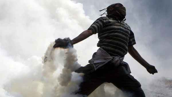 In Tahrir Square: 18 Days Of Egypt's Unfinished Revolution Poster 2