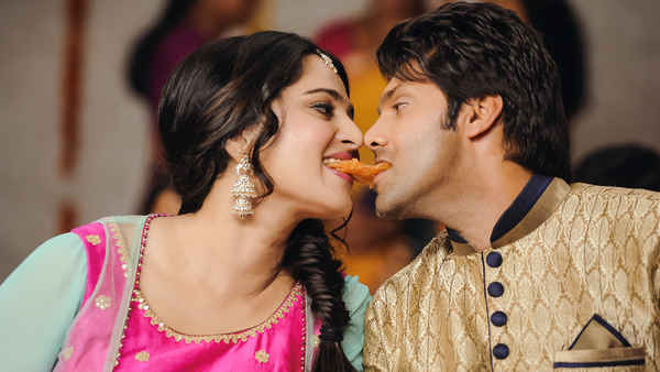 Inji Iduppazhagi Poster 3