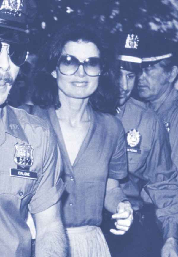 Jackie: A Tale of Two Sisters Poster 4