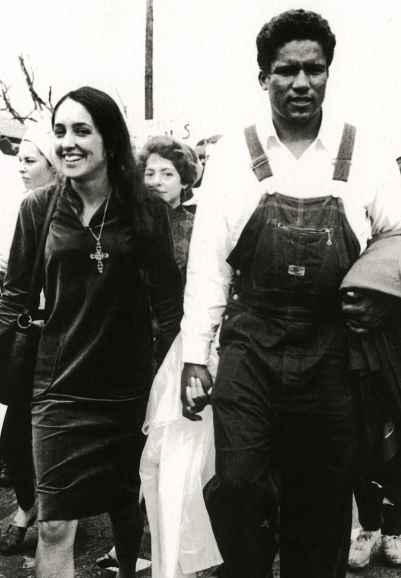 Joan Baez: I Am a Noise