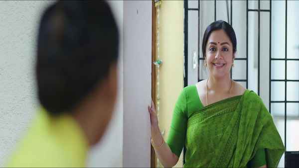 Kaatrin Mozhi Poster 7