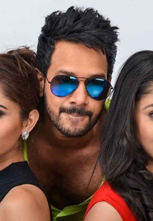 Kadaisi Bench Karthi Poster 7