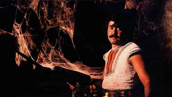 Kadathanadan Ambadi Poster 1