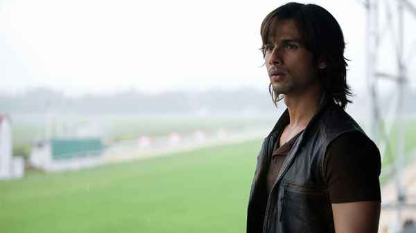 Kaminey Poster 2