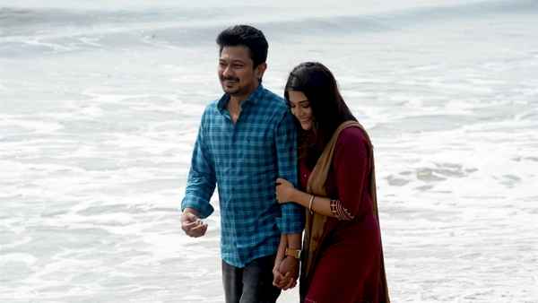 Kannai Nambathe Poster 2