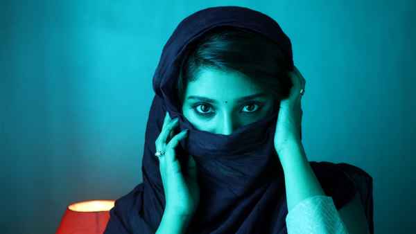 Kannai Nambathe Poster 6