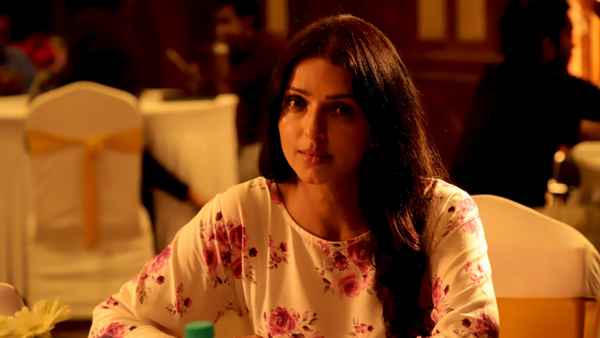 Kannai Nambathe Poster 3