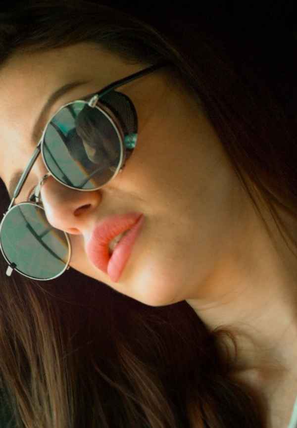 Karoline Kamakshi Poster 4