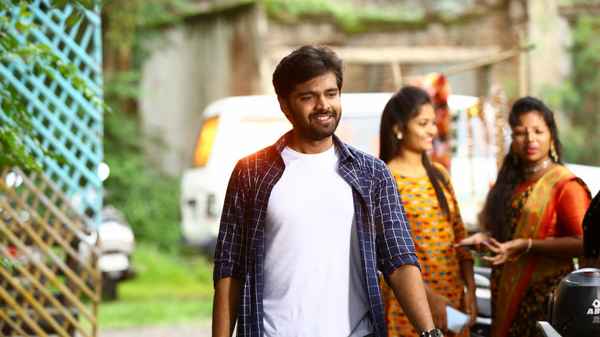 Katha Kanchiki Manam Intiki Poster 6