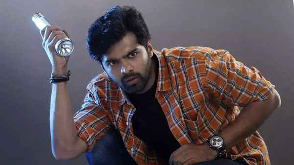 Katha Kanchiki Manam Intiki Poster 7