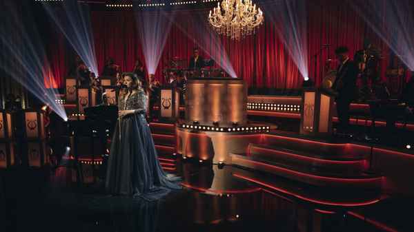 Kelly Clarkson Presents: When Christmas Comes Around Poster 3