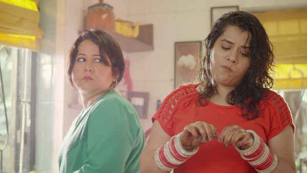 Khaney Mein Kya Hai? Poster 3